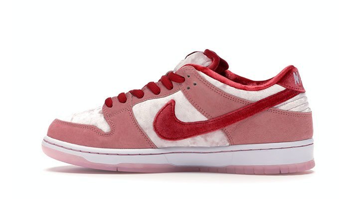 Nike-SB-Dunk-LowStrangeLove-Skateboards-3.jpg