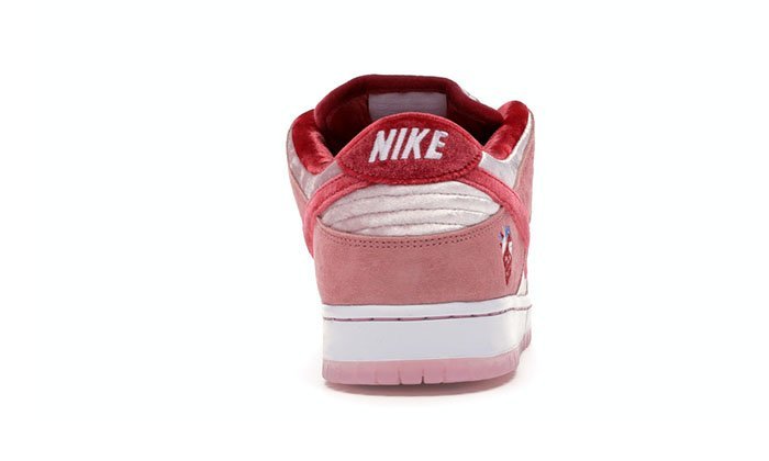 Nike-SB-Dunk-LowStrangeLove-Skateboards-4.jpg