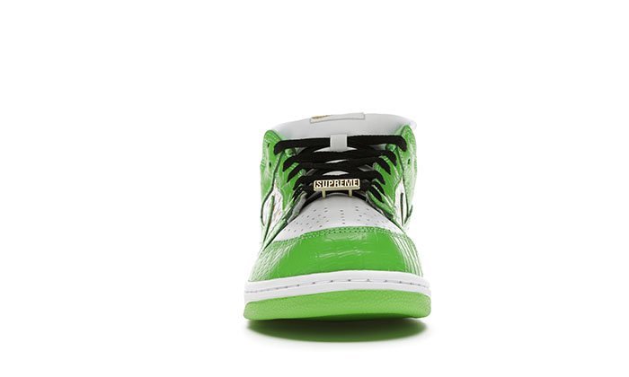 Nike-SB-Dunk-LowSupreme-Stars-Mean-Green-2.jpg