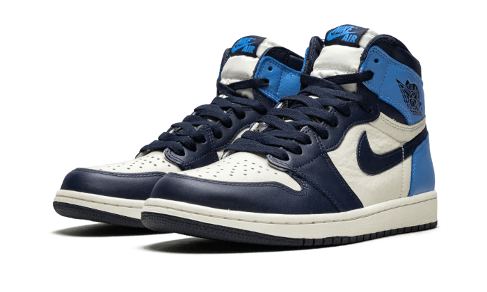 Wethenew-Sneakers-France-Air-Jordan-1-Retro-High-UNC-2019-2_5000x_0e07a6df-5eb3-4f6b-80bb-96a2df06a3eb_800x.png