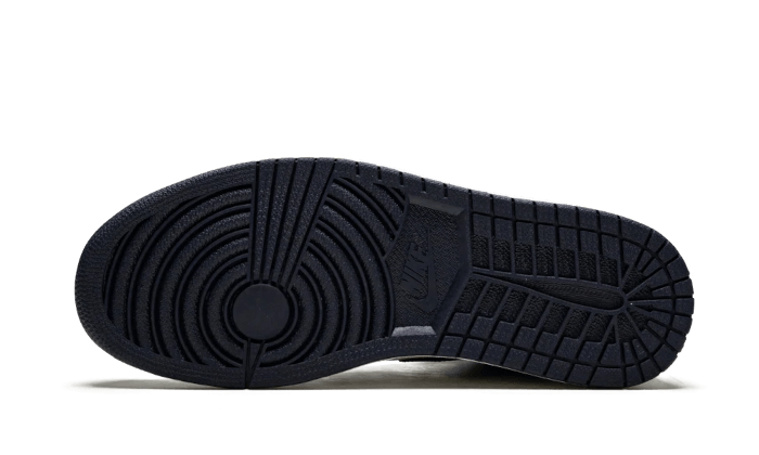 Wethenew-Sneakers-France-Air-Jordan-1-Retro-High-UNC-2019-4_d290ee91-c1b6-4d69-97c5-cc7d86c9a133_800x.png