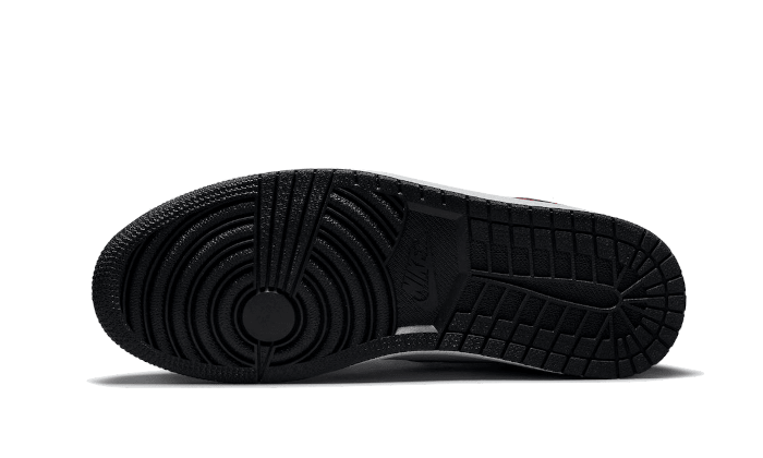 Wethenew-Sneakers-France-Air-Jordan-1-Retro-High-og-Light-Fusion-Red-555088-603-4_1_800x.png