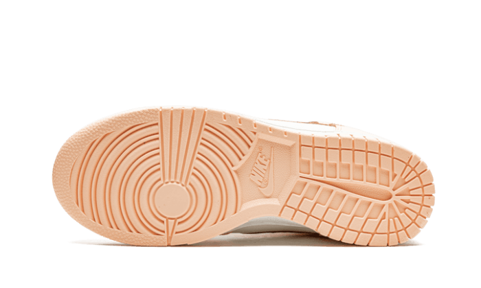 dunk-high-crimson-tint-578500_800x.png