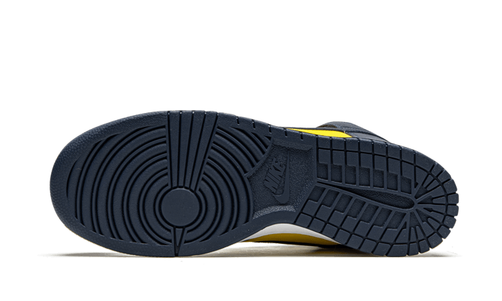 dunk-high-maize-blue-michigan-946140_800x.png