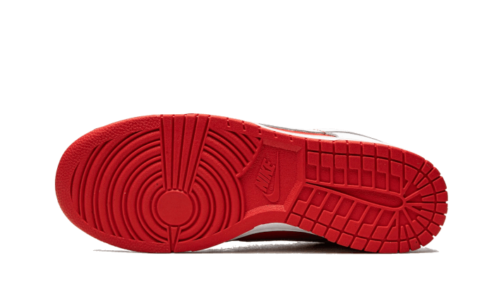 dunk-low-championship-red-140168_800x-1.png